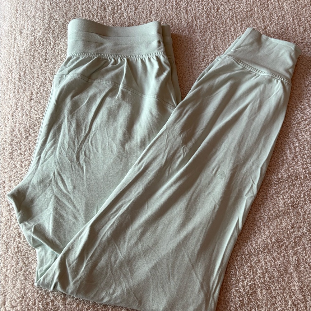 Light Green LuLulemon Yoga Pants